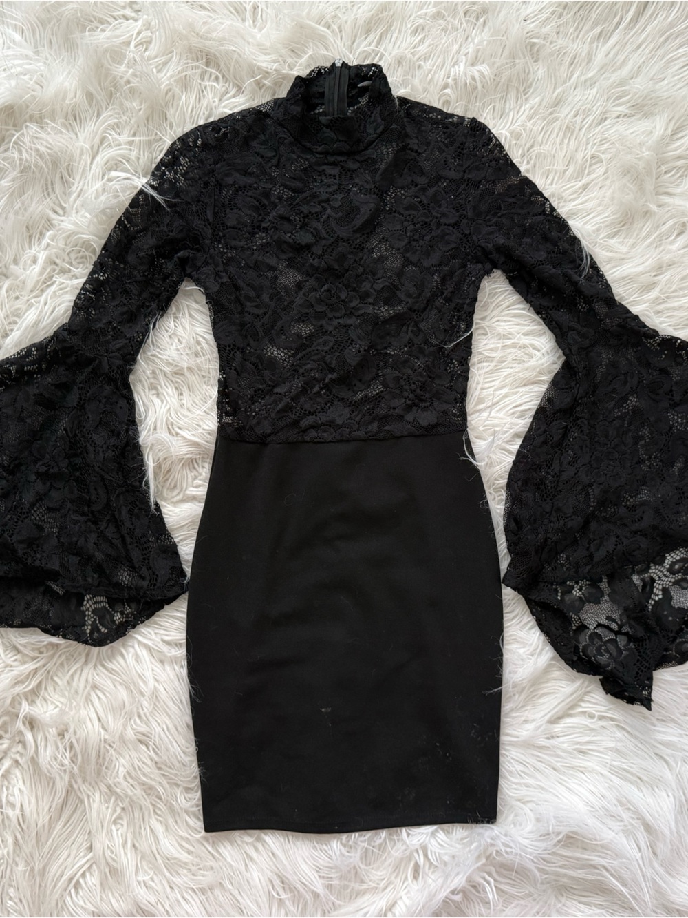 Elegant Black Lace Bell-Sleeve Bodycon Dress - FASHION NOVA